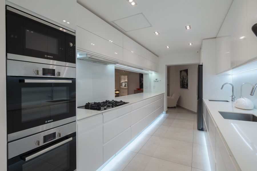 To Let 4 Bedroom Property for Rent in Llandudno Western Cape